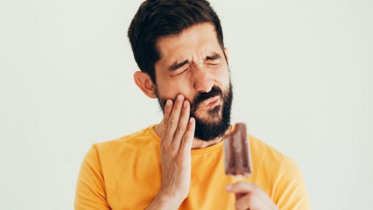 Read more about the article Sensibilidade dentária: sintomas, causas e tratamento